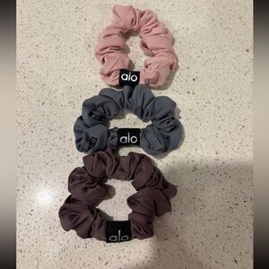 ALO Hair Scrunchies *BRAND NEW*